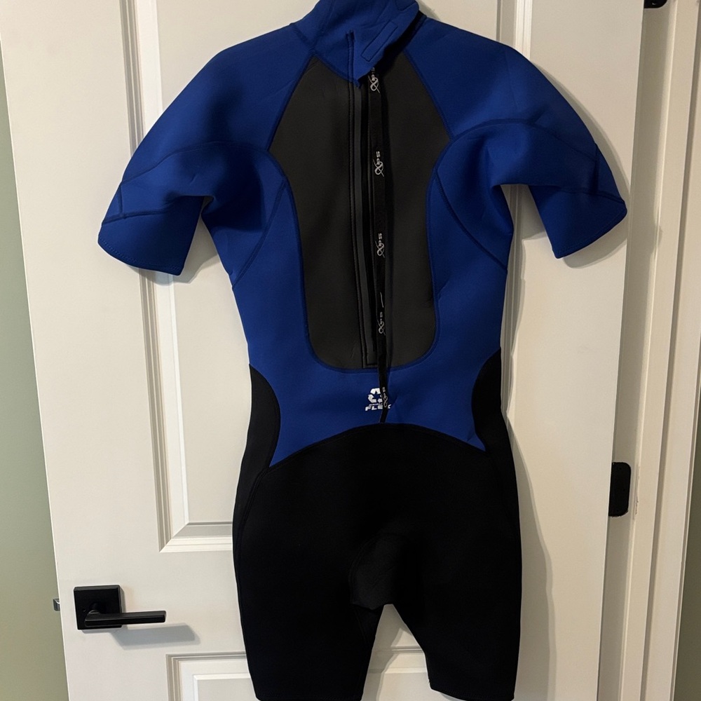 Shorty/Spring Wetsuit - Picture 3 of 9